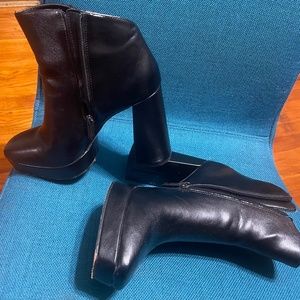 Women's slightly worn Jessica Simpson booties